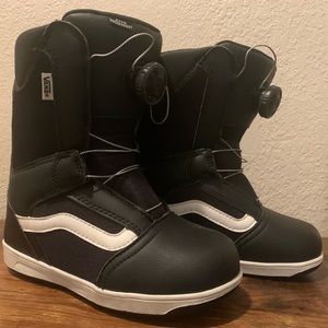 Vans size 2 Big kids Snowboard Boot